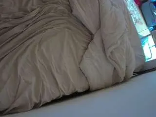 Camsoda Live Sex Cam of voyeurcam-julmodels-whitebed-4