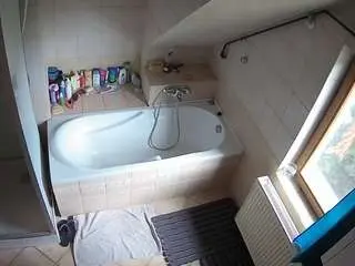 Camsoda Nude Webcam of voyeurcam-julmodels-bath-2nd-1