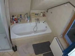 Camsoda Private Sex Chat of voyeurcam-julmodels-bath-2nd-1