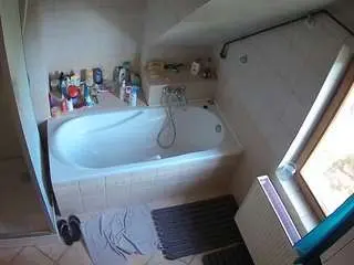 Camsoda Free Porn Cam of voyeurcam-julmodels-bath-2nd-1
