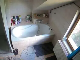 Camsoda Sex Chat of voyeurcam-julmodels-bath-2nd-1