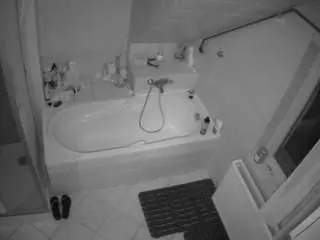 Camsoda Adult Video Chat of voyeurcam-julmodels-bath-2nd-1