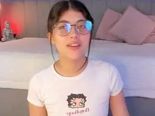 Camsoda Nude Webcam of corinne-benson