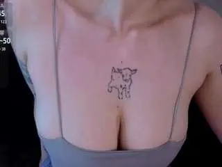 Camsoda Private Sex Chat of emelinemooring