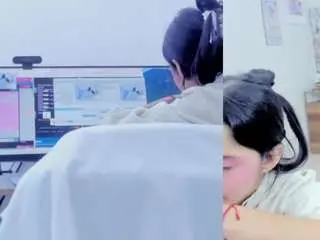 Camsoda Nude Webcam of emily-philip