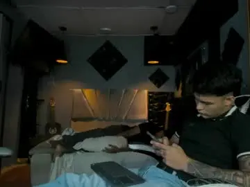 Chaturbate Live Sex Cam of mr_mois