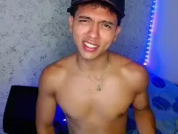 Chaturbate Live Porn of tonydesire_