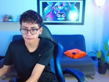 Chaturbate Live Sex Cam of alexcum_18
