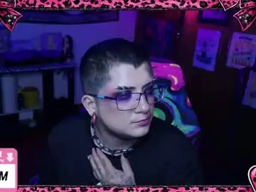Chaturbate Live Sex Cam of ftmbiggestclit