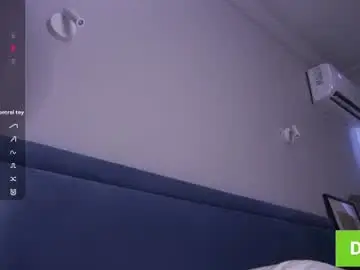 Chaturbate Live Sex Cam of cinacandy
