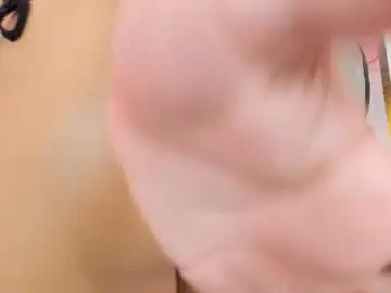 Chaturbate Live Sex Cam of alahia77