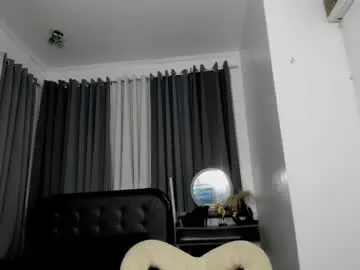 Chaturbate Watch Live Sex Cams of katalinahugecumxx