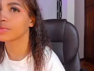 Chaturbate Live Sex Cam of moonrose_1