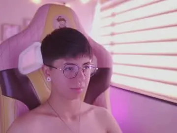 Chaturbate Free Porn Cam of tommy_blue1