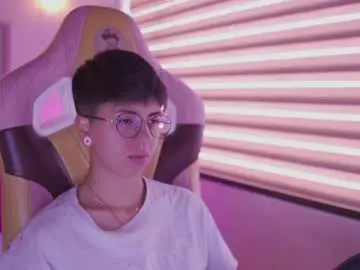 Chaturbate Sex Cam of tommy_blue1