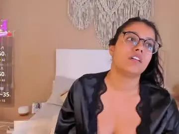 Chaturbate Live Porn of camila_bustamante_