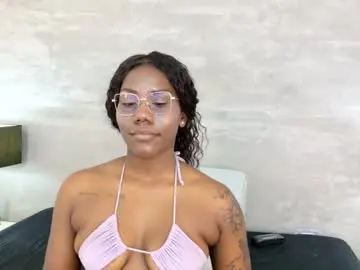 Chaturbate Sex Cam of alaia_colins