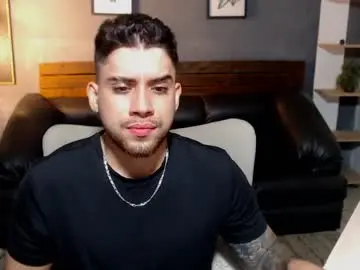 Chaturbate Live Sex Cam of mike_montoya