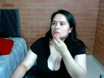 Chaturbate Live Sex Cam of paula__117