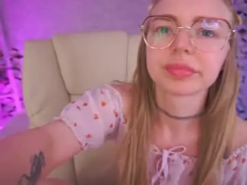 Chaturbate Live Sex Cam of emilysunshines