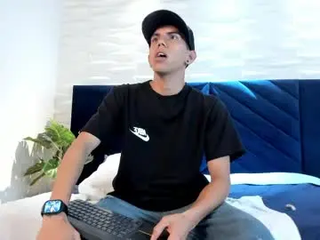Chaturbate Live Sex Cam of lucca_moreti
