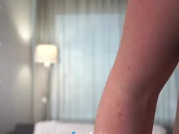 Chaturbate Live Sex Cam of lynnalltop