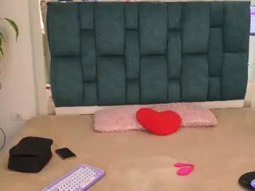 Chaturbate Live Sex Cam of aradia_01