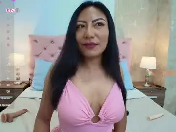 Chaturbate Live Sex Cam of isis_choi