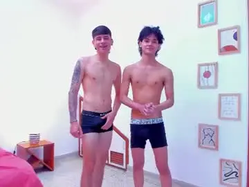 Chaturbate Adult Video Chat of twogirls2boys