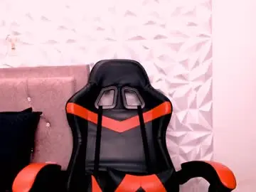 Chaturbate Live Sex Cam of carolinelover_35