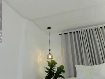 Chaturbate Live Porn of emily_roousee