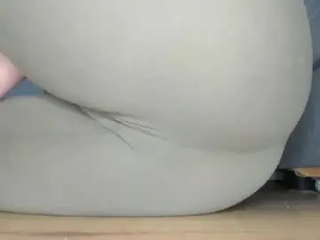 Chaturbate Live Sex Cam of wet_pants2022