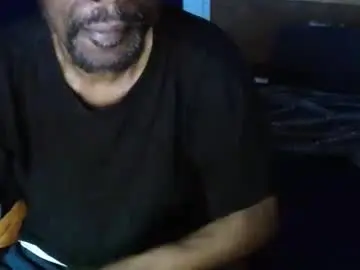 Chaturbate Live Sex Cam of leeguy_hugedick