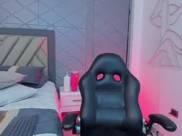 Chaturbate Nude Webcam of sussyfoxx_