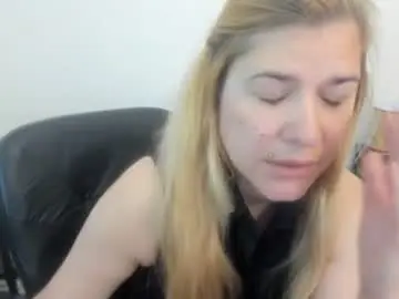 Chaturbate Nude Webcam of artsyandcraftsy_