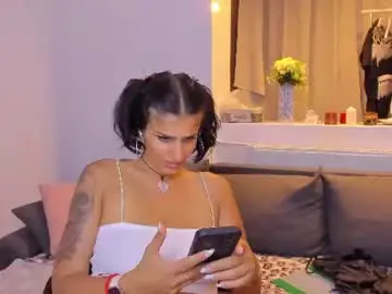 Chaturbate Live Sex Cam of alphaqueenx