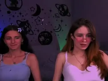Chaturbate Live Sex Cam of caroline_honeyy