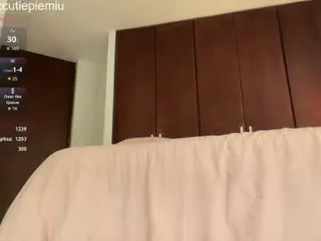 Chaturbate Live Sex Cam of cutiepiemiu