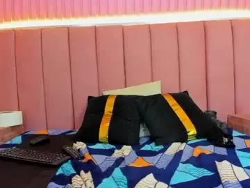 Chaturbate Live Sex Cam of queenstarhyl