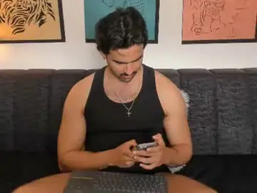 Chaturbate Live Sex Cam of bradleymartin7