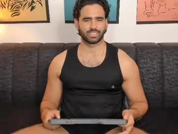 Chaturbate Live Sex Cam of bradleymartin7