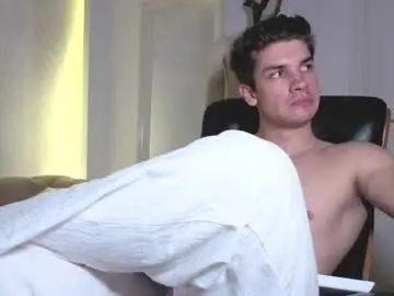 Chaturbate Live Sex Cam of maxkaiden