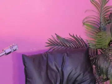 Chaturbate Live Sex Cam of lia_owenss