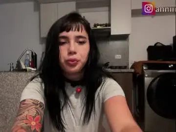 Chaturbate Live Sex Cam of annie_snow_
