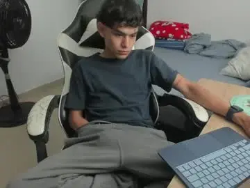 Chaturbate Nude Webcam of ronaldmq20