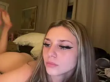 Chaturbate Live Sex Cam of brieaviolet