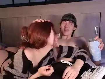 Chaturbate Live Sex Cam of daphne_and_roger_