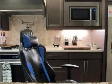 Chaturbate Live Sex Cam of hungkingg22