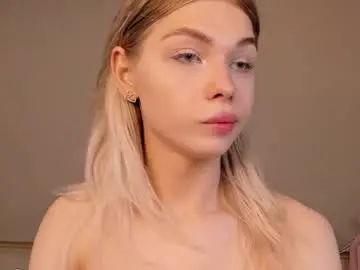Chaturbate Live Sex Cam of blondy_fina