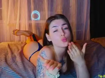Chaturbate Live Sex Cam of tinnymollys01